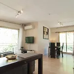 Elegant W/2 Terraces/mins To & Shops Apartman