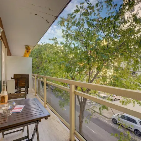Apartment Elegant W/2 Terraces/mins To & Shops *