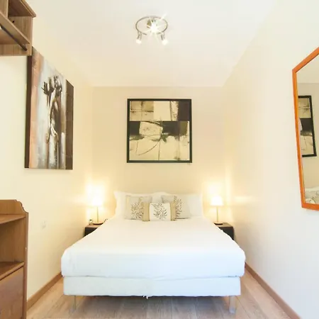 Elegant W/2 Terraces/mins To & Shops Apartment *