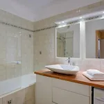 Elegant W/2 Terraces/mins To & Shops