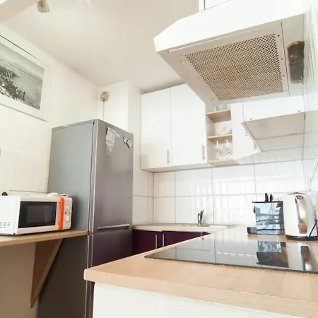 Elegant W/2 Terraces/mins To & Shops * Antibes