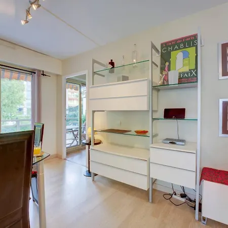 Lägenhet Elegant W/2 Terraces/mins To & Shops *