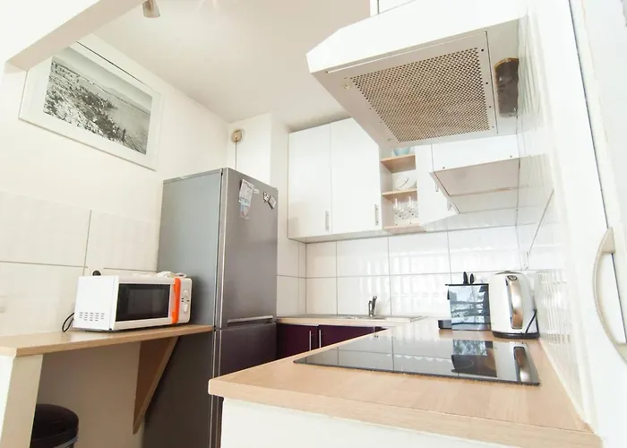 Elegant W/2 Terraces/mins To & Shops * Antibes